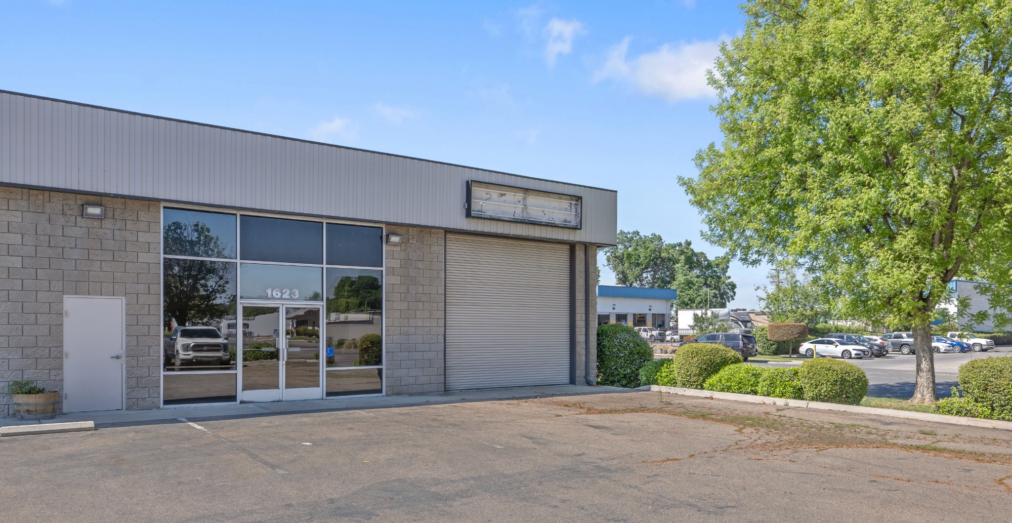 1623 E Main St, Visalia, CA for lease Primary Photo- Image 1 of 7