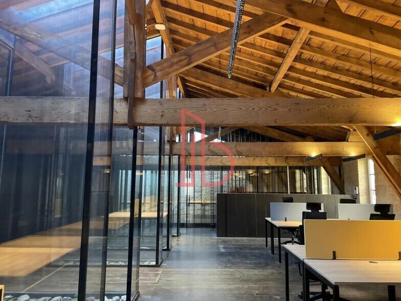 Office in Bordeaux for lease - Interior Photo - Image 1 of 5