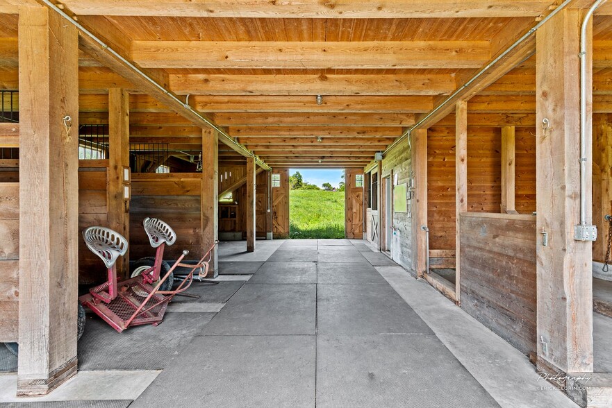 16 Sterling Dr, Craftsbury Common, VT for sale - Building Photo - Image 2 of 14