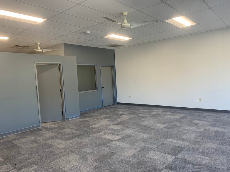 1825-1847 NW Vivion Rd, Kansas City, MO à louer - Photo du bâtiment - Image 3 de 8