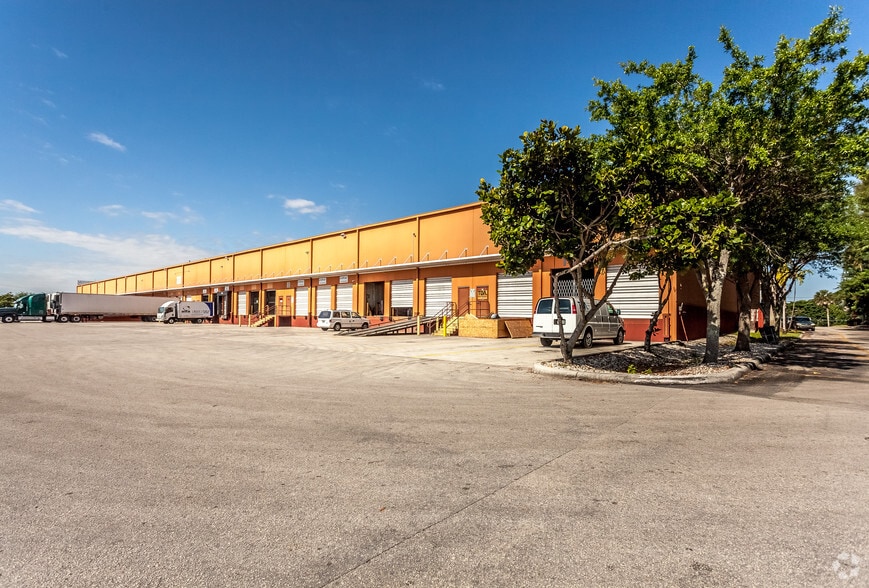 3301-3389 NW 97th Ave, Miami, FL for lease - Building Photo - Image 3 of 115