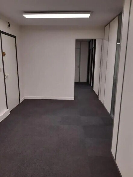 Office in Champs-sur-Marne for lease - Building Photo - Image 3 of 10
