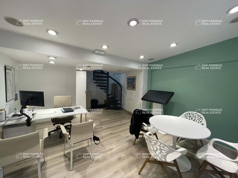 3 Rue Rollon, Rouen for lease - Interior Photo - Image 1 of 8