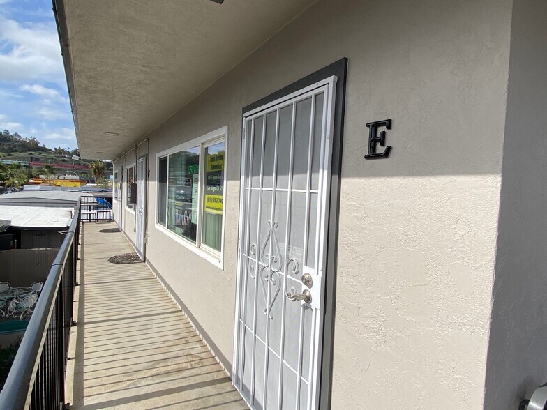 4455 Twain Ave, San Diego, CA à louer - Photo du bâtiment - Image 3 de 3