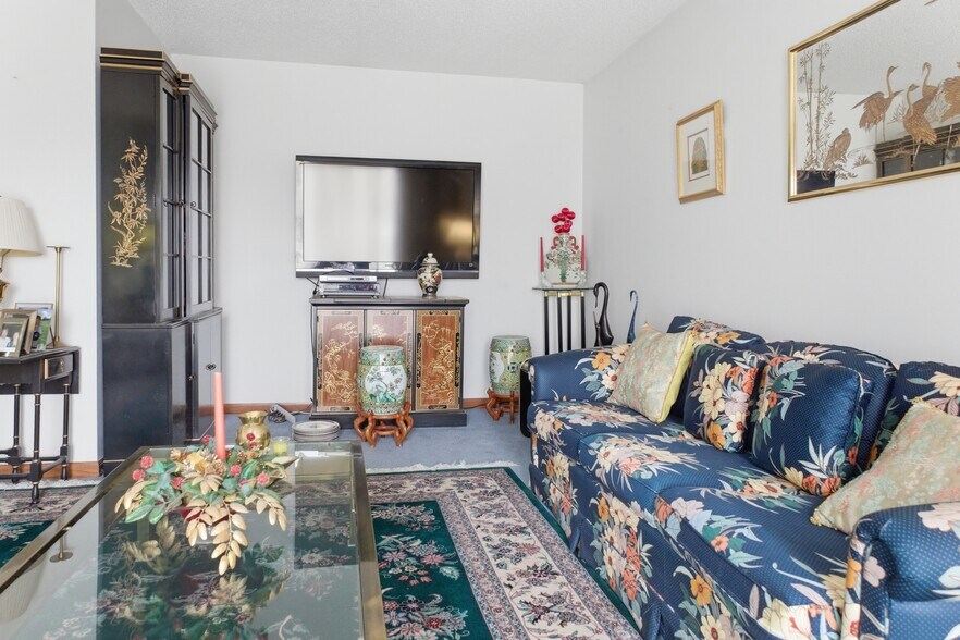 718 E Wayne St, Celina, OH à vendre - Photo du bâtiment - Image 1 de 83