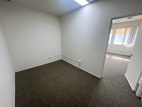2100 N Sepulveda Blvd, Manhattan Beach, CA for lease Interior Photo- Image 2 of 20