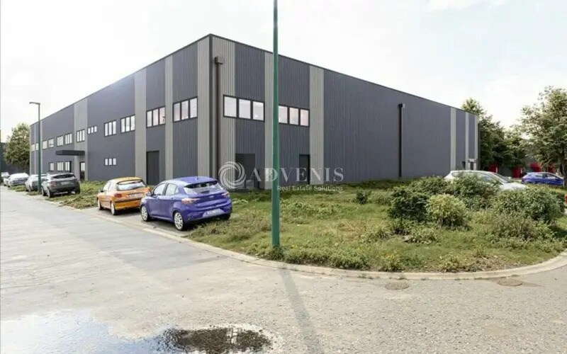 Industrial in Saint-Ouen-l'Aumône for lease Building Photo- Image 1 of 11