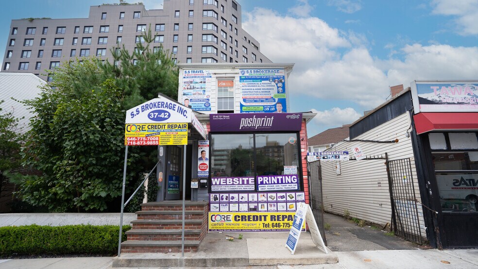 3742 72nd St, Flushing, NY à vendre - Photo du bâtiment - Image 1 de 4