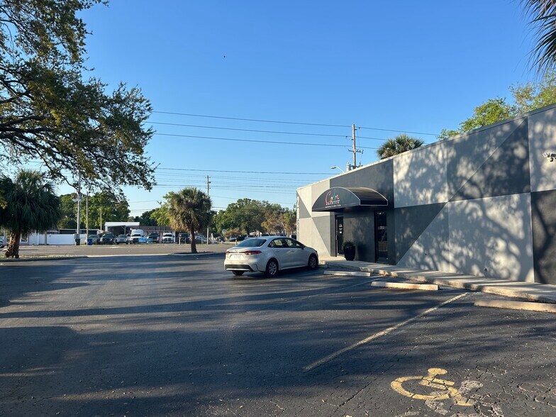 2850 East Bay Dr, Largo, FL for sale - Building Photo - Image 2 of 6