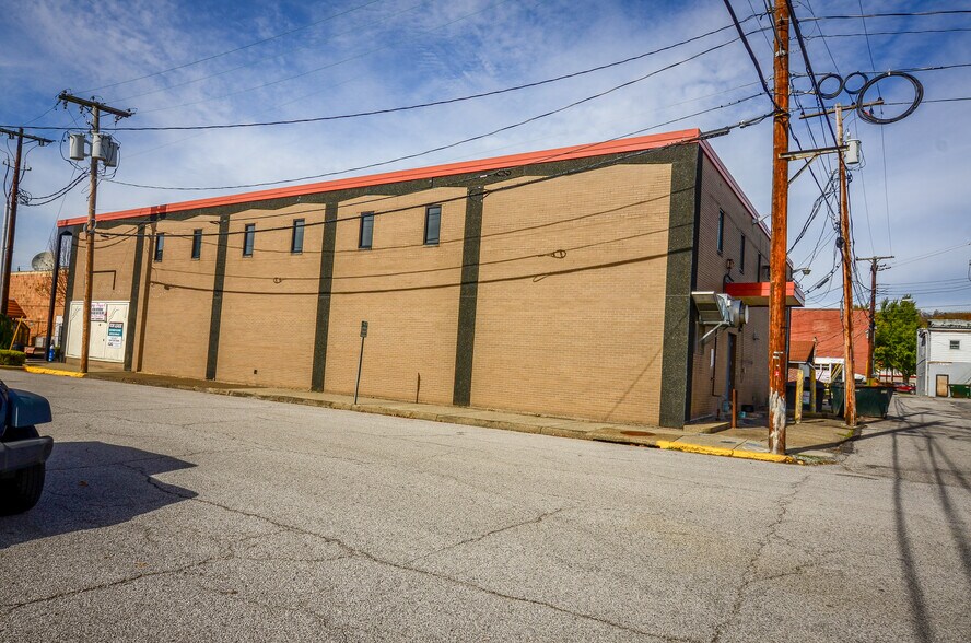 600 D St, South Charleston, WV à louer - Photo du bâtiment - Image 3 de 4