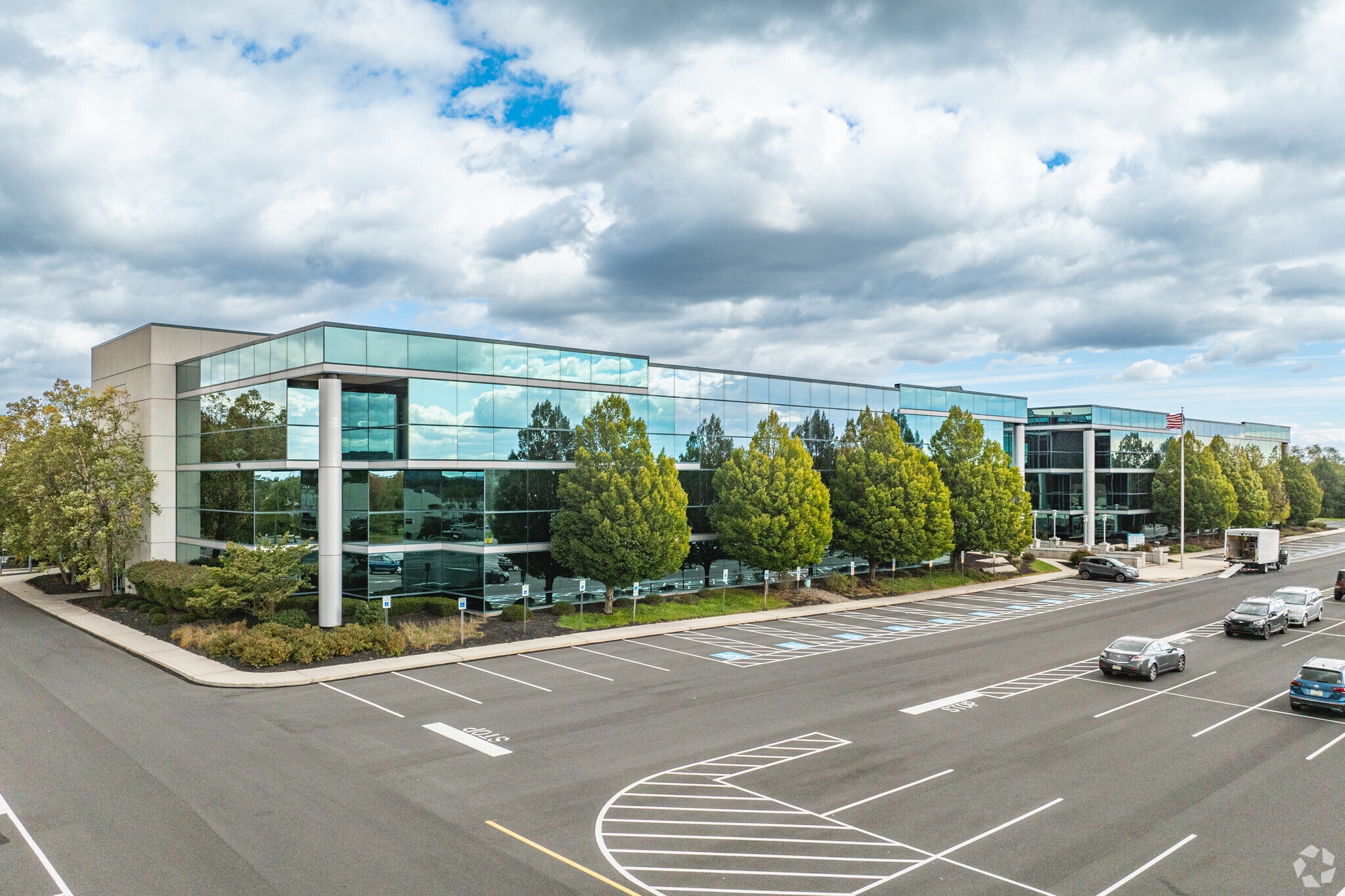 2400 Thea Dr, Harrisburg, PA for lease Primary Photo- Image 1 of 9