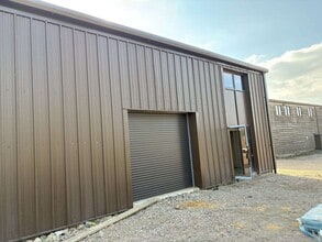 Mill Rd, Leighton Buzzard à louer Photo du bâtiment- Image 2 de 6