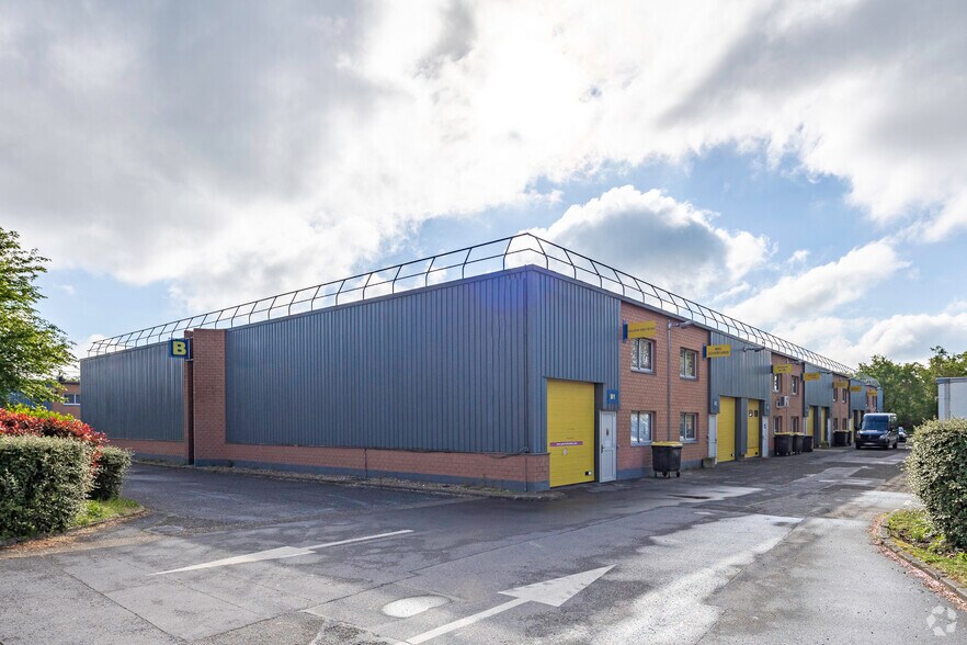 Flex dans Saint-Ouen-l'Aumône à louer - Photo du bâtiment - Image 2 de 5