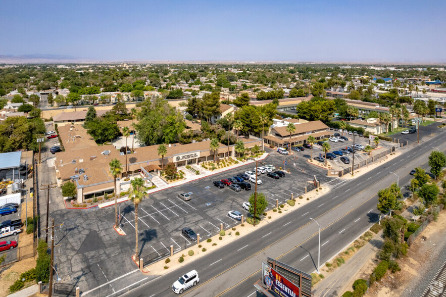 44049-44073 Sierra Hwy, Lancaster, CA for sale - Building Photo - Image 1 of 4