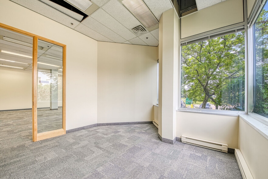 9999 Boul Cavendish, Montréal, QC for lease - Interior Photo - Image 2 of 13