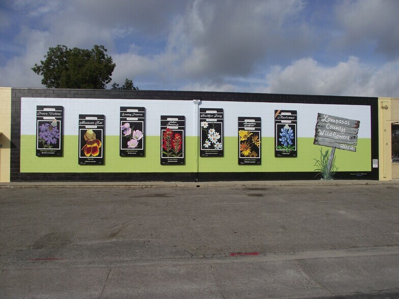 516 E 4th St, Lampasas, TX à vendre - Photo du bâtiment - Image 1 de 3