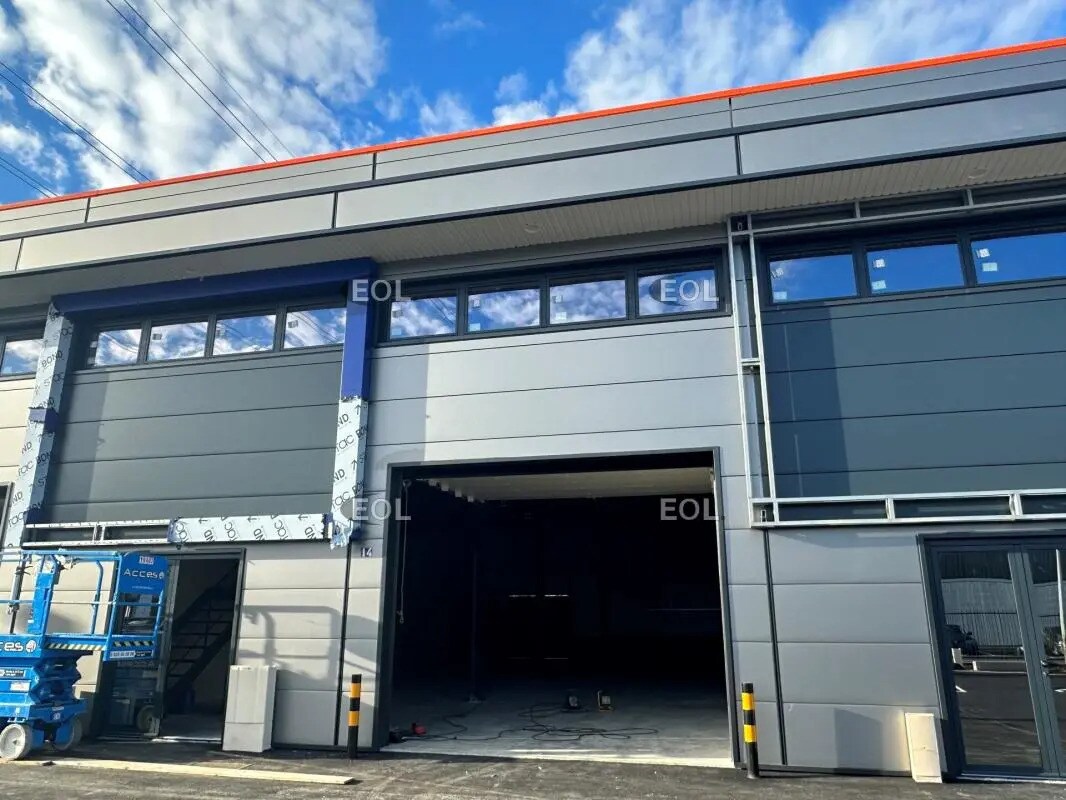 Flex in Pontault-Combault for lease Primary Photo- Image 1 of 12