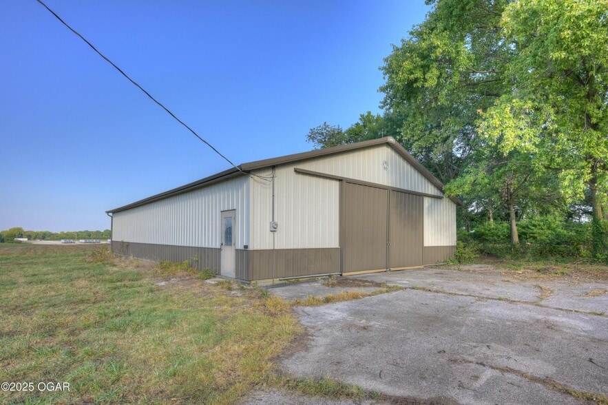 1373 W Fairview Ave, Carthage, MO for sale - Building Photo - Image 2 of 19