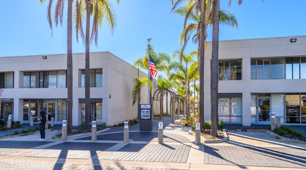 711 W 17th St, Costa Mesa, CA à louer - Photo du bâtiment - Image 1 de 7