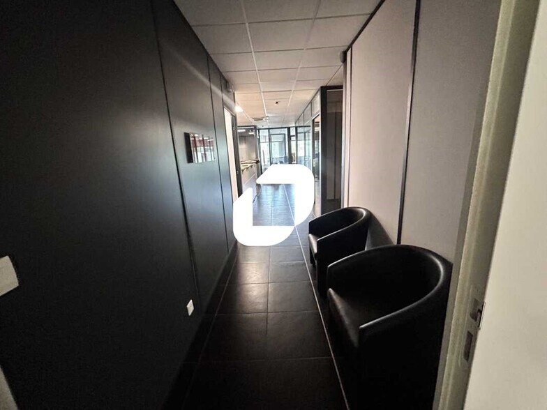 Office in Saint-Brice-sous-Forêt for lease - Interior Photo - Image 2 of 8