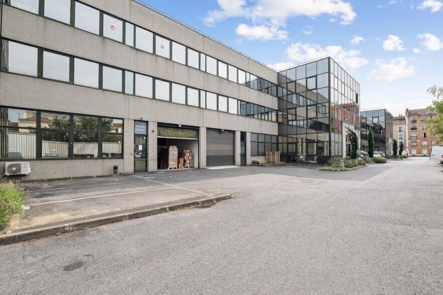 Bureau dans Ivry-sur-Seine à louer - Photo du bâtiment - Image 1 de 18