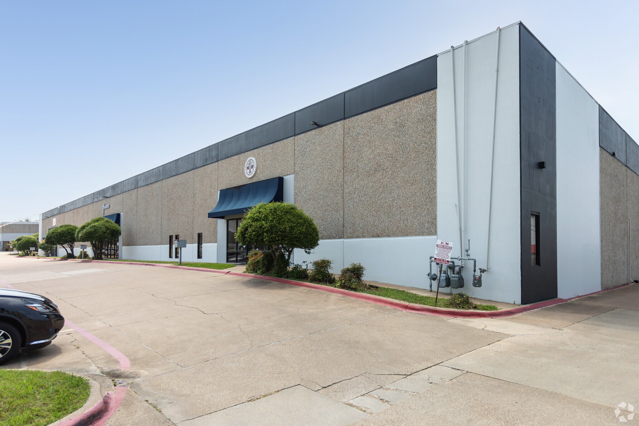 3011-3017 Red Hawk Dr, Grand Prairie, TX for lease Primary Photo- Image 1 of 5