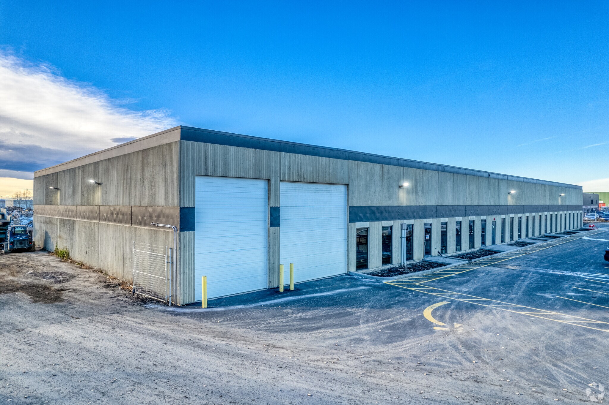 8815 44th St SE, Calgary, AB for sale Primary Photo- Image 1 of 1