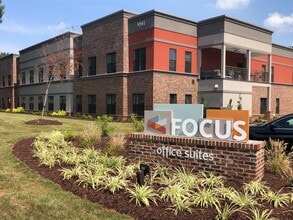 9541 Julian Clark Ave, Huntersville, NC à louer Photo du bâtiment- Image 1 de 6