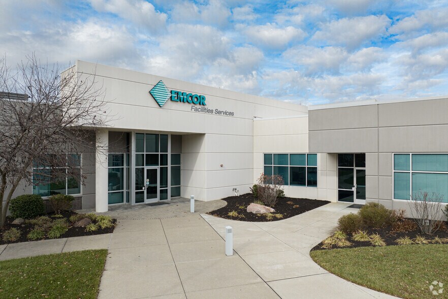 9655 Reading Rd, Cincinnati, OH à louer - Photo du bâtiment - Image 2 de 5