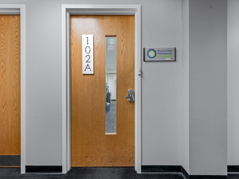 53 Asheland Avenue portfolio of 3 properties for sale on LoopNet.ca - Building Photo - Image 2 of 45