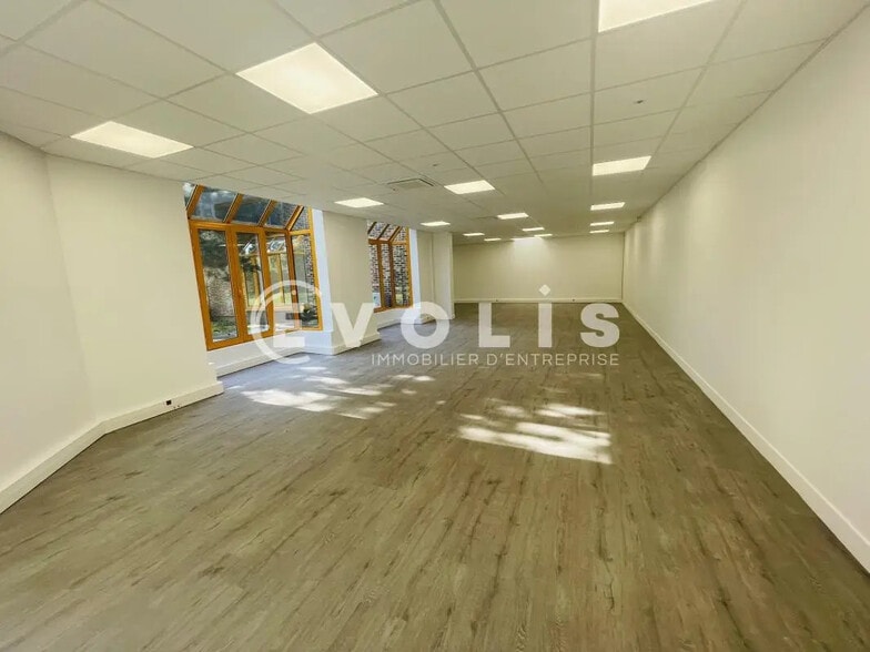 Office in Croissy-Beaubourg for lease - Interior Photo - Image 3 of 10