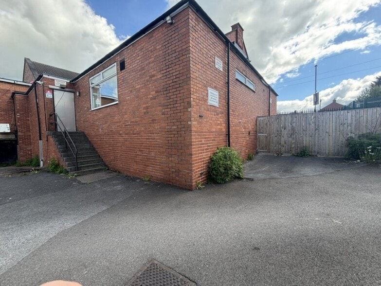 33 High St, Chesterfield for sale - Building Photo - Image 2 of 3