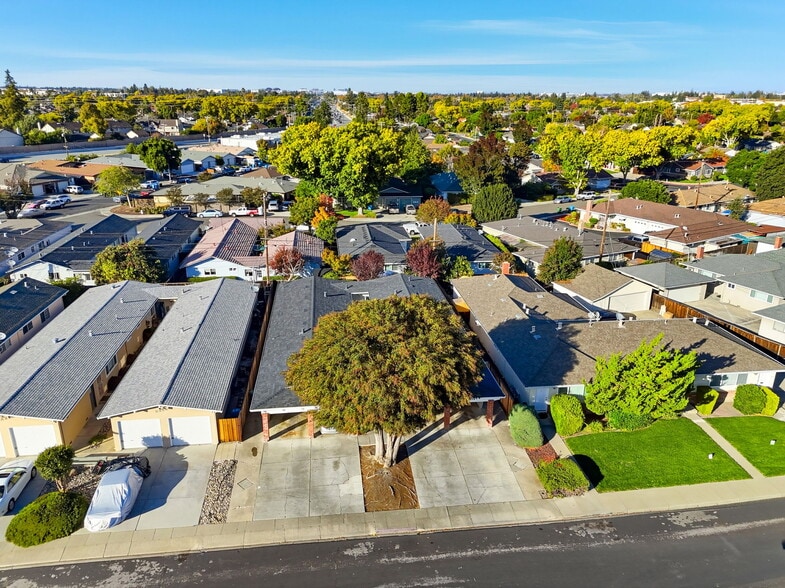 2421 Karen Dr, Santa Clara, CA à vendre - Photo du bâtiment - Image 1 de 10