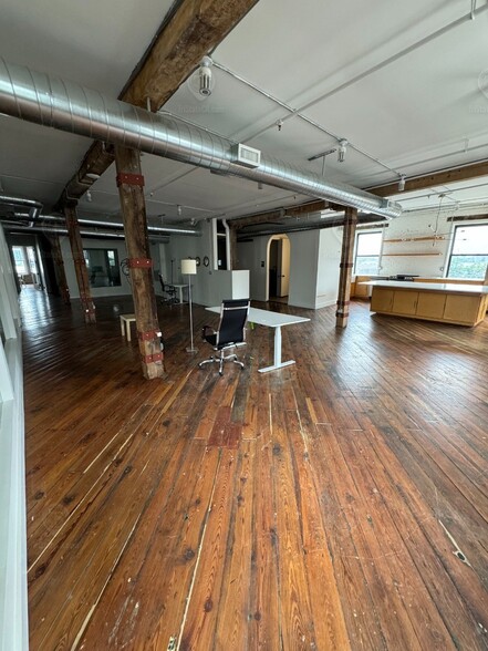 85 Quay St, Brooklyn, NY for lease - Building Photo - Image 1 of 2