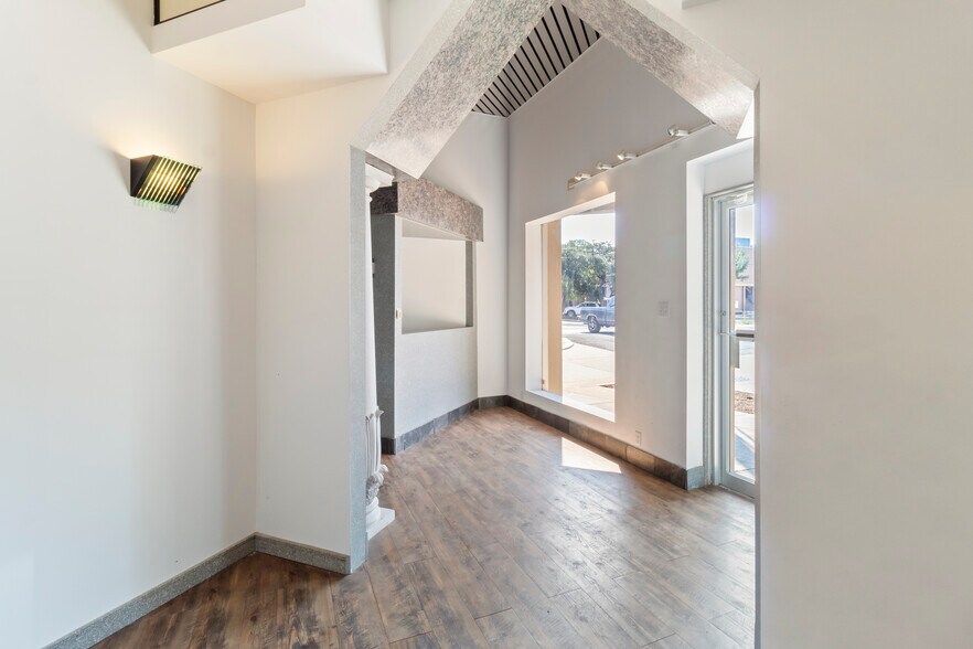 106 E 26th St, Bryan, TX à vendre - Photo du bâtiment - Image 3 de 14