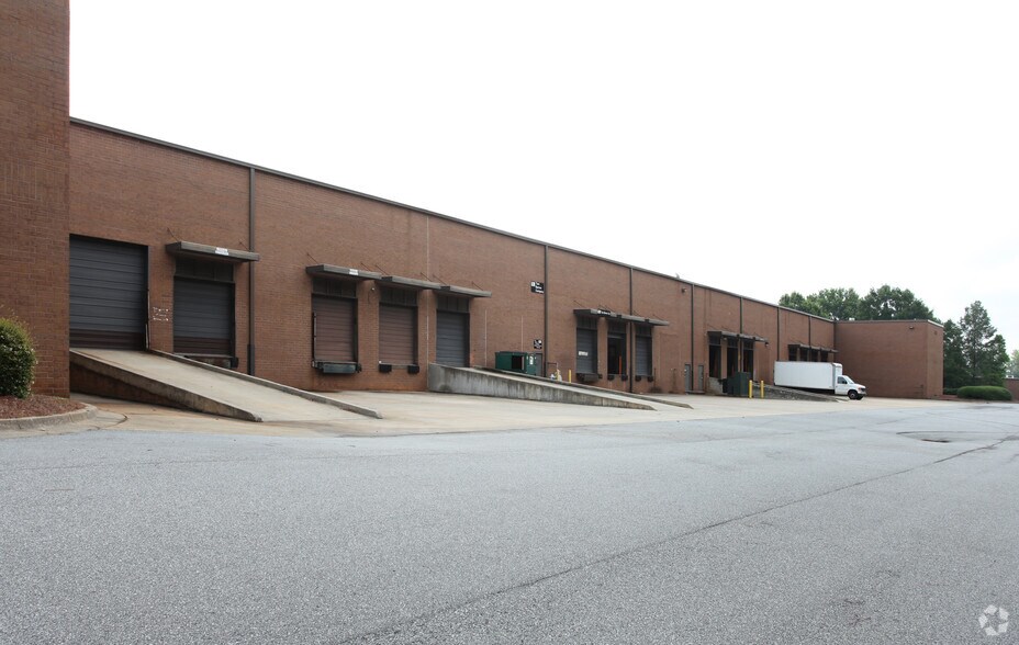 1865 Beaver Ridge Cir, Norcross, GA for lease - Building Photo - Image 2 of 2