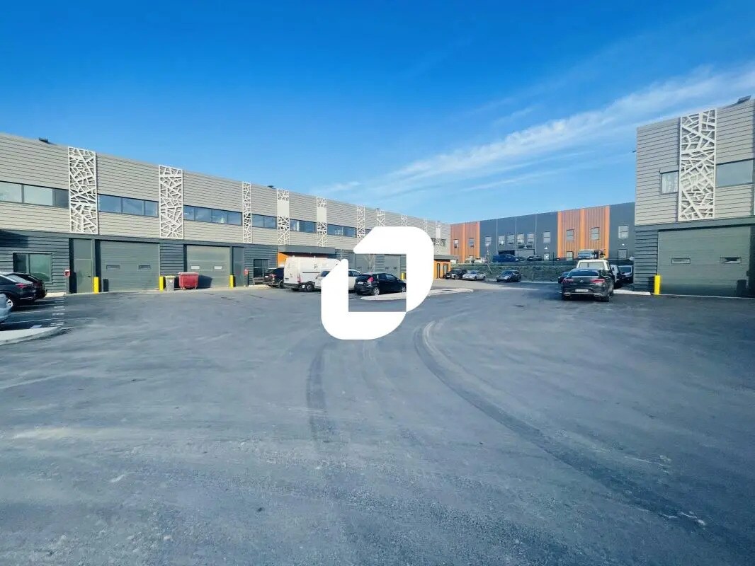 Flex in Courtry for sale Building Photo- Image 1 of 5