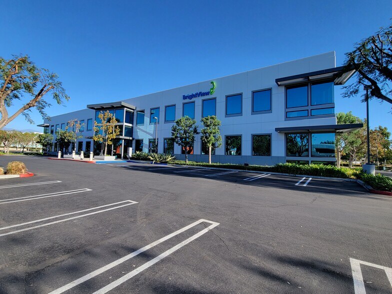 8 Hughes, Irvine, CA à louer - Photo du bâtiment - Image 2 de 18