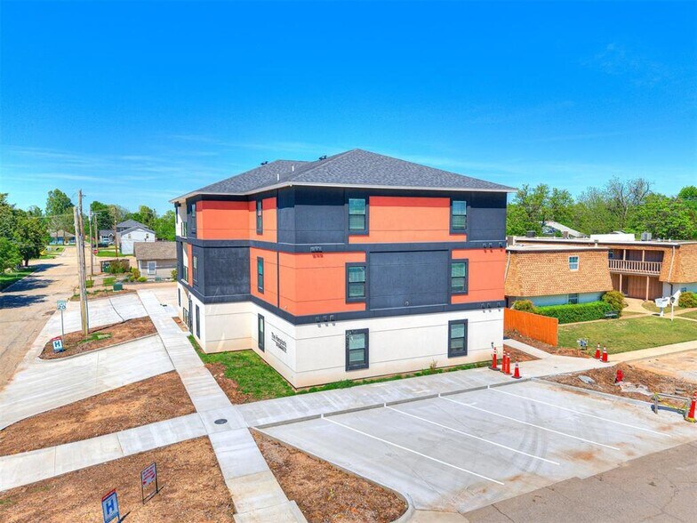 103 E Edwards St, Edmond, OK à vendre - Photo du bâtiment - Image 3 de 15