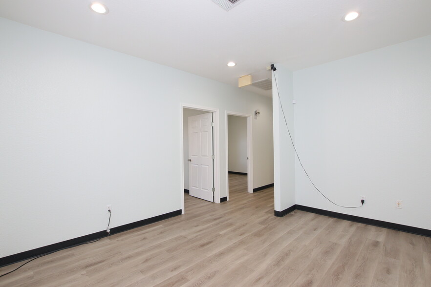 1508 Dessau Ridge Ln, Austin, TX for sale - Interior Photo - Image 2 of 13