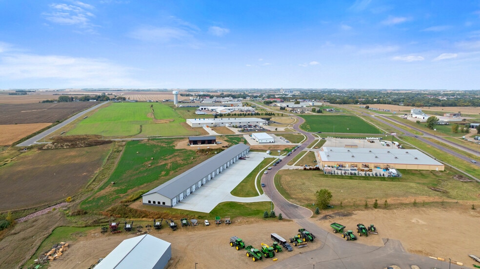 1301-1337 SE John Deere Cir, Madison, SD for sale - Building Photo - Image 2 of 9