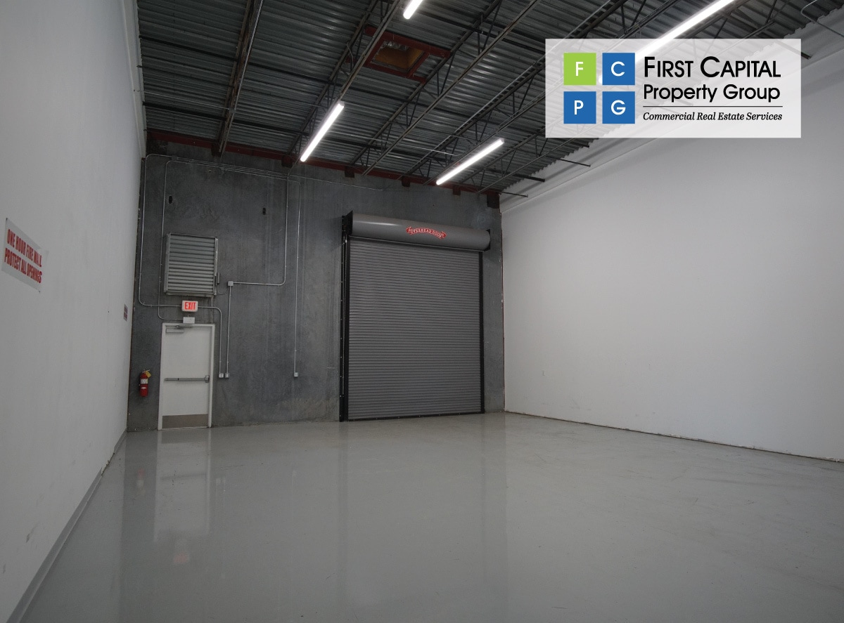 7906 Kingspointe Pky, Orlando, FL à louer Photo intérieure- Image 1 de 2