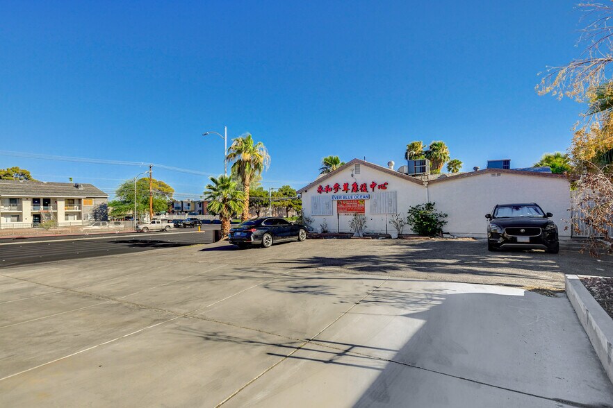 3097 S Decatur Blvd, Las Vegas, NV à vendre - Photo du bâtiment - Image 3 de 57