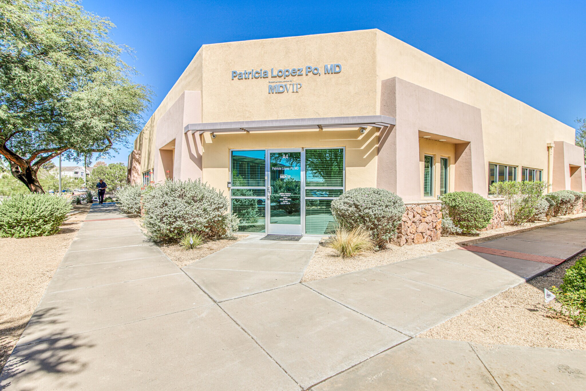 550 S Mesa Hills Dr, El Paso, TX for lease Building Photo- Image 1 of 38