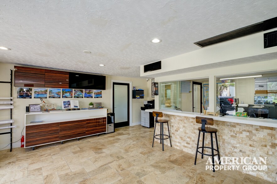 520 Colonia Ln E, Nokomis, FL à vendre - Photo du bâtiment - Image 3 de 28