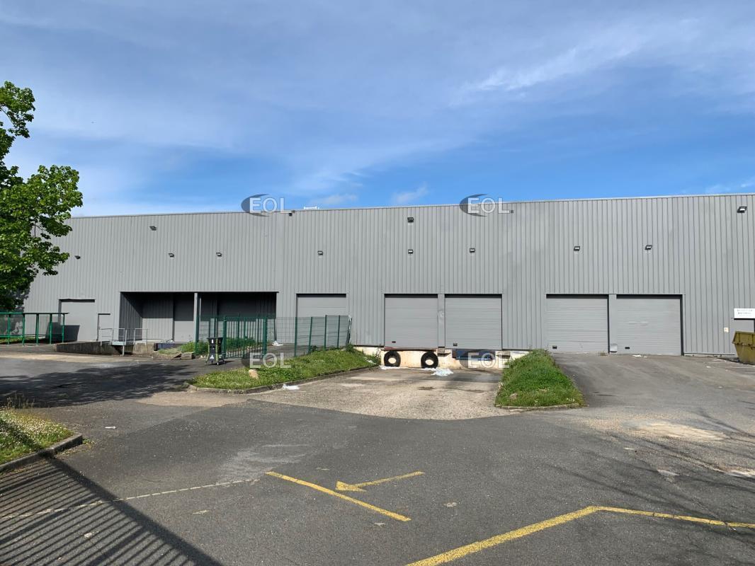 Flex in Lisses for lease Building Photo- Image 1 of 24