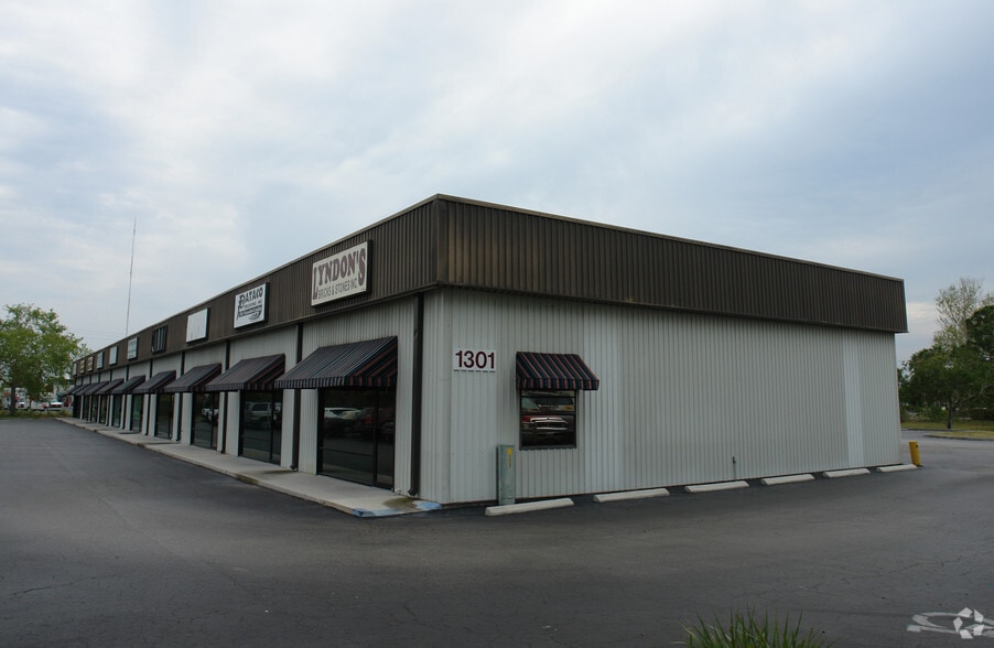 1301 Rail Head Blvd, Naples, FL for lease - Primary Photo - Image 1 of 4