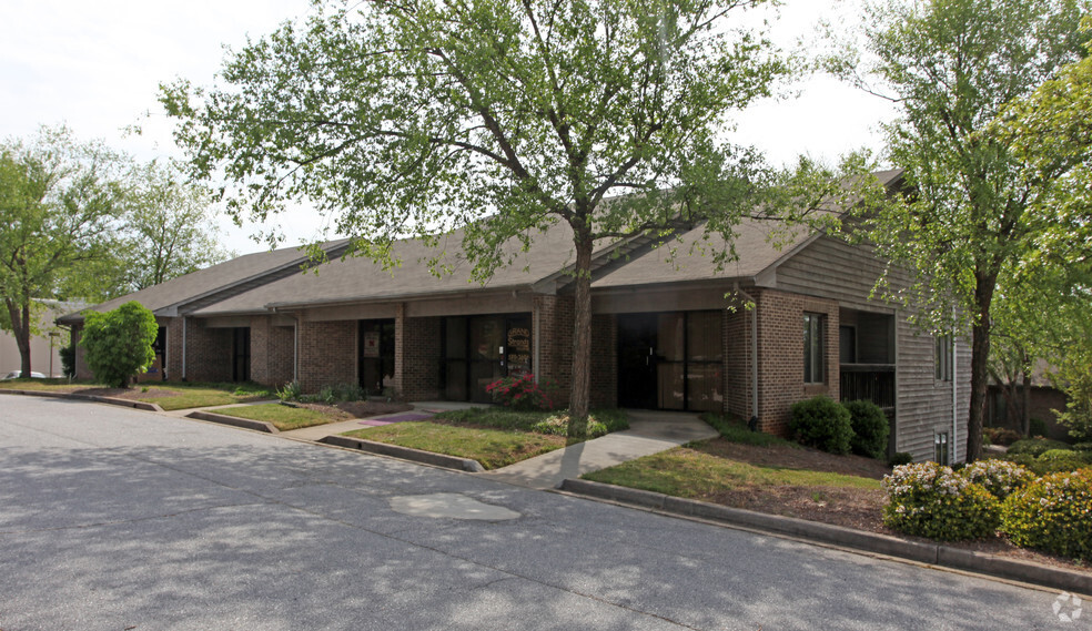 2375 E Main St, Spartanburg, SC for lease Building Photo- Image 1 of 9