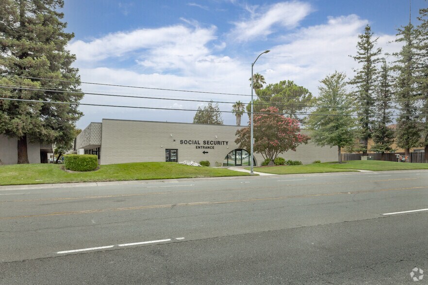 2424 Arden Way, Sacramento, CA à louer - Photo du bâtiment - Image 2 de 4