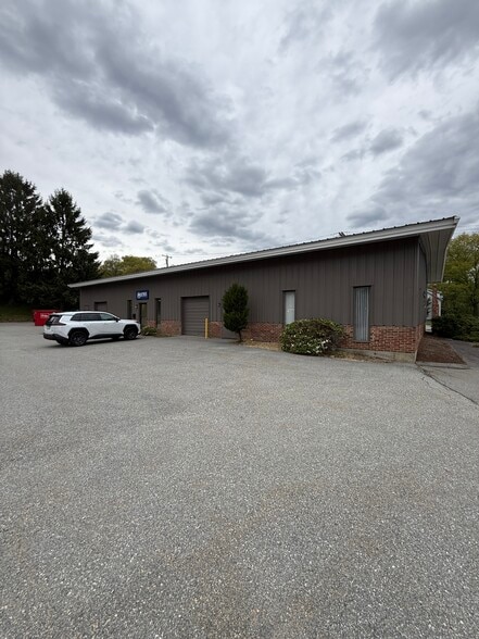 317 Brooks St, Worcester, MA for lease - Building Photo - Image 3 of 9